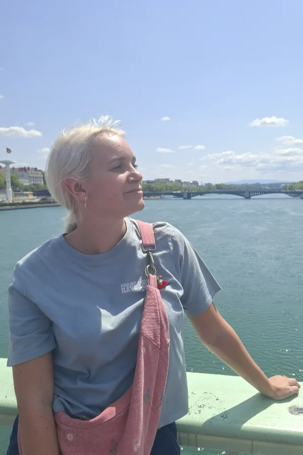 Clara Gonzalez, Professeure de Français à Lyon et en ligne